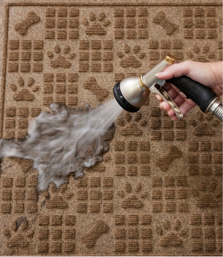 L.L.BeanWaterhog Dog Bones and Paws Mat