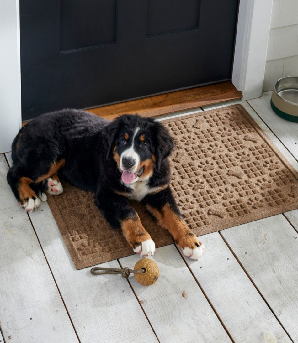 L.L.BeanWaterhog Dog Bones and Paws Mat